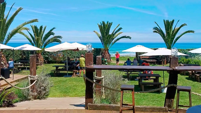 El Viso Beach Bar en la playa de La Espasa de Caravia