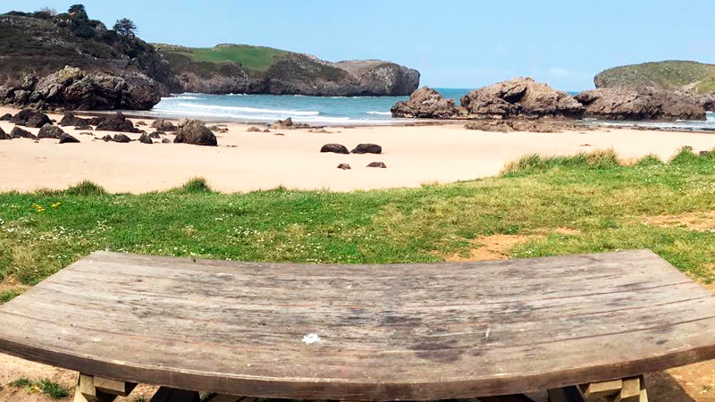 Chiringuito de Borizu en la playa de Borizu en Celorio