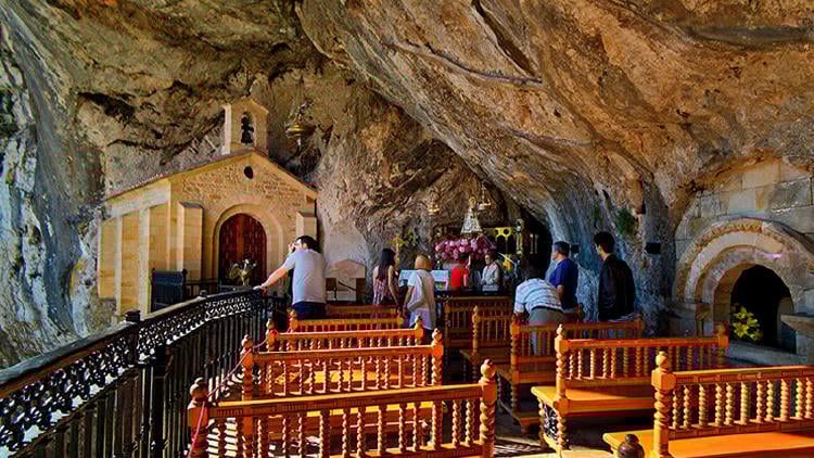 santa cueva covadonga Qué ver en Covadonga: Lagos, Santuario, Basílica...