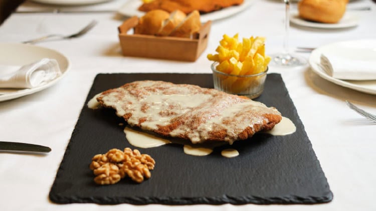 cachopo oviedo sidreria la manzana La Manzana