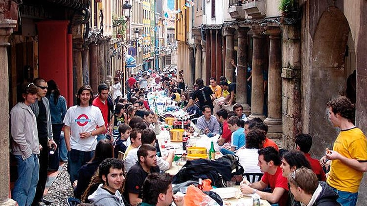 semana santa aviles ambiente