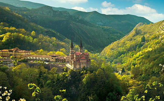 Los 12 lugares que más visitan los turistas en sus viajes a Asturias: Covadonga